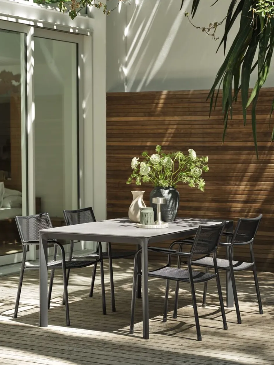 KUMLA + HEMSEDALMesa KUMLA L150 gris + 4 sillas HEMSEDAL negro Conjuntos Mesa Y Sillas De Jardín