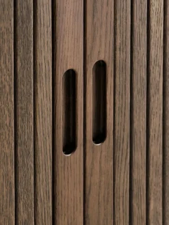 Discount LYNGVIGAparador LYNGVIG 120cm 2 puertas persiana Aparadores|Aparadores